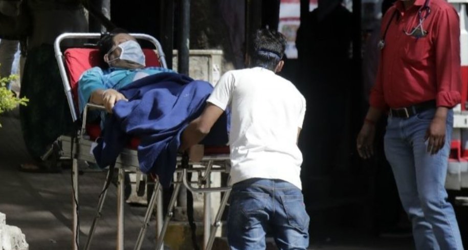 Adarsh Maharashtra | मुंबईकरांनो कोरोना से डरोना