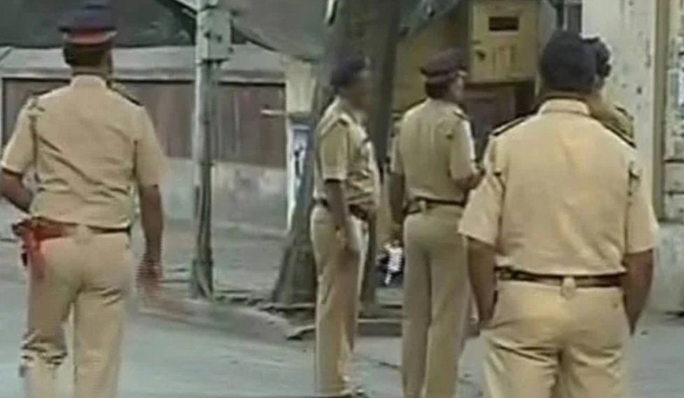 Adarsh Maharashtra | मुंबईत आज मध्यरात्रीपासून जमावबंदी लागू; विनाकारण बाहेर पडणाऱ्यांवर...