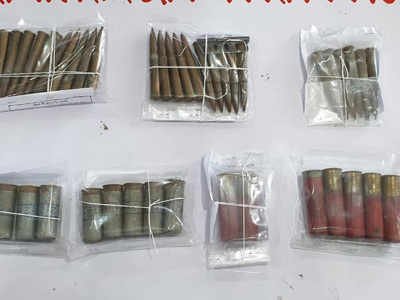 Adarsh Maharashtra | कच-यात सापडली ४३ जिवंत काडतुसे