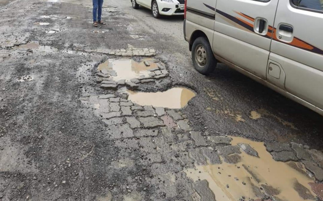 Adarsh Maharashtra | नाहूर स्थानकाबाहेरील गोरेगाव मुलुंड लिंक रोडवर गाडी चालवायची कि बोट?